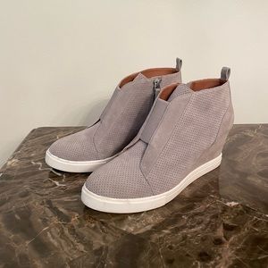 Linea Paolo Sneaker Wedges in Grey Size 7.5